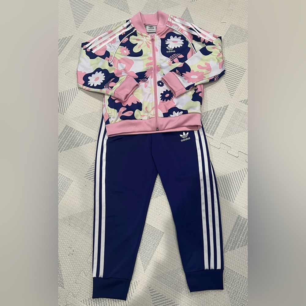 Girls adidas floral tracksuit. Great condition and perfect for spring!